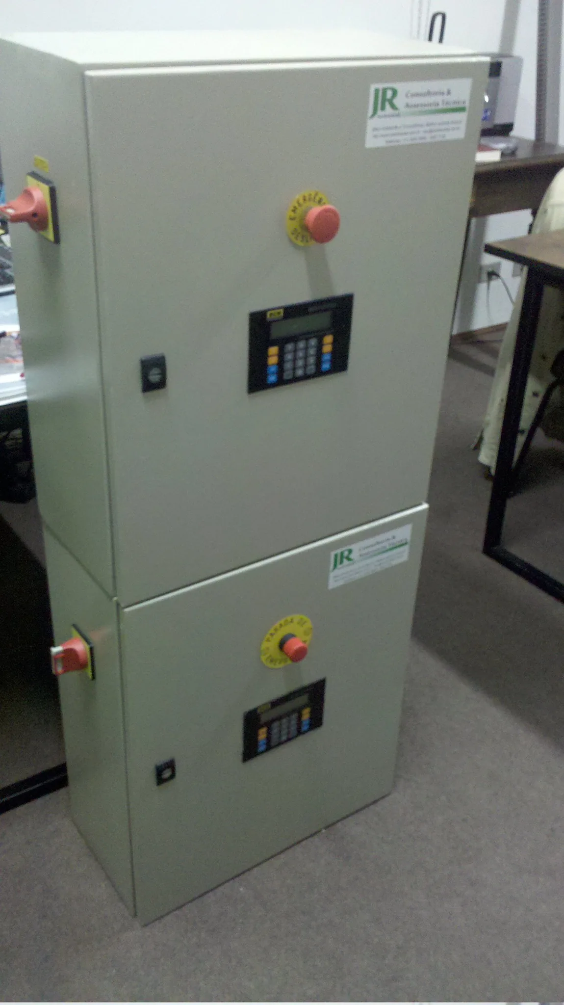 Quadros e painéis elétricos